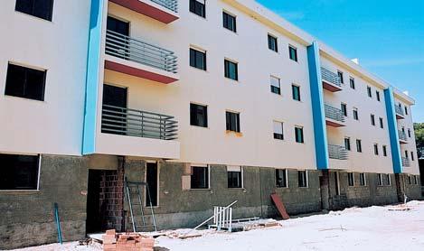 Habitação). No Verão de 2002 serão realojadas 164 famílias em Cucena, Paio Pires (edifício municipal). Munícipes a residir em barracas P.E.R.