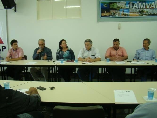 encontrados pela equipe técnica e a proposição de cenários e apontamento de áreas potenciais para a localização do aterro sanitário, além do desenvolvimento de atividades ligadas a educação ambiental