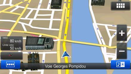 Quando a posição GPS estiver disponível, o Marcador de veículo é apresentado com todas as cores, indicando a posição actual. Há botões no ecrã e campos de dados para o ajudarem a navegar.
