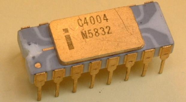 História O primeiro microprocessador foi o 4-bit Intel 4004 lançado em 1971. Com o tempo, foram criados microcontroladores mais eficientes como o Intel 8008 e outros.