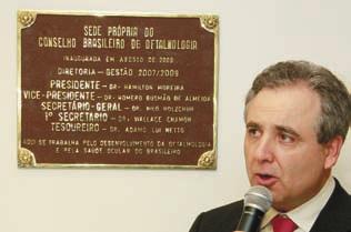 Em outro momento da solenidade, os ex-presidentes do CBO e integrantes do Conselho de Diretrizes e Gestão da entidade, Newton Kara-José e Carlos Augusto Moreira, inauguraram a galeria de retratos dos