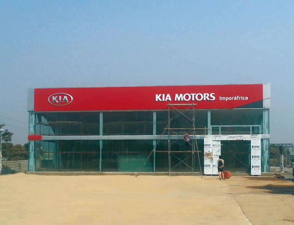 Indústria Automóvel Kia Motors Kia Motors Kia Motors Luanda, Angola Edifício com 7.950m2 de área de construção composto por zonas de oficina, exposição de automóveis e depósito de viaturas.