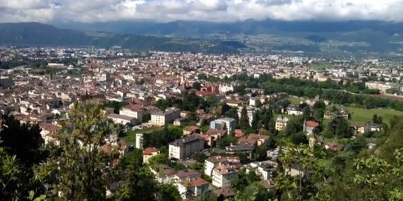 Sistema BiciBolzano em Bolzano (Itália) é também Também o sistema Velopass em Bulle (Suiça) é um projeto de um sistema de partilha de bicicletas muito similar ao atual contexto de Águeda, apesar de