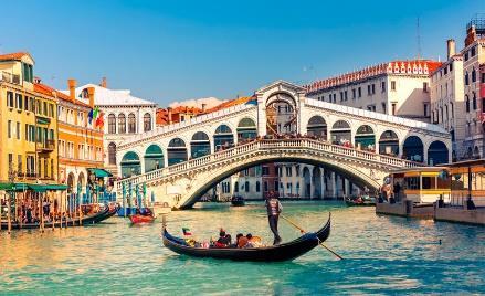 o vôo com destino à Veneza, nossa primeira parada. JANTAR À BORDO. 2º dia: 01/06 6ª feira - Veneza Após a chegada no aeroporto de Veneza, iremos pegar os transfers para o hotel.