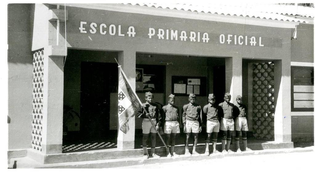 109 Figura 7 - Escola Primária Oficial Filiados da Mocidade Portuguesa, Marrupa, Niassa, 10.6.1973. Fonte: Acervo fotográfico do EHM/UEM.
