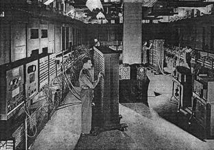 Evolução dos computadores Primeira geração 1945-1957 Válvulas eletrônicas. Sem SO. Programadores submetiam seus programas em linguagem de máquinas, 1 bit por vez.