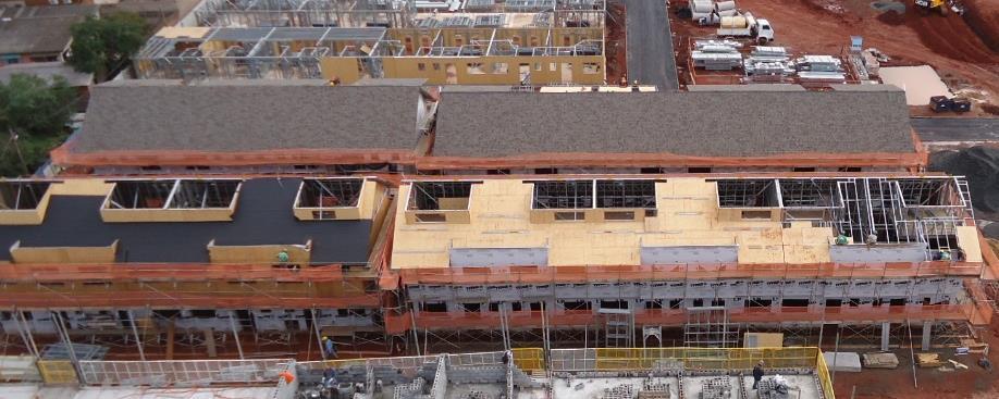 58 Após instaladas as chapas de OSB, pode ser iniciada a instalação dos elementos de vedação do telhado.