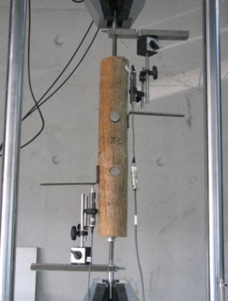 Este sistema de medição de deslocamentos foi validado aplicando as barras a um varão de aço liso,