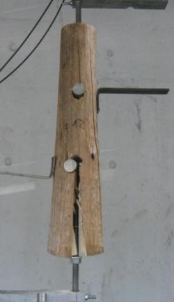 Tal como na ligação anterior, procurou-se ensaiar as ligações por ordem crescente de diâmetro dos elementos de madeira, de modo a ser possível ajustar a força estimada em função das cargas de rotura