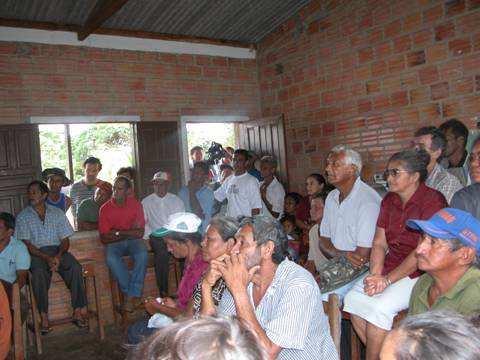 VI Aspectos Ambientais Trasparência Participativa 2004 - Reuniões com moradores das localidades que serão potencialmente atingidas pelo Empreendimento