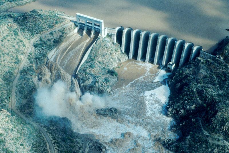 Segurança hidráulico-operacional de barragens Deteriorações devidas a alterações