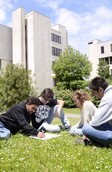 Faculdade de Medicina Dentária Faculdade de Psicologia e de Ciências da Educação VISÃO