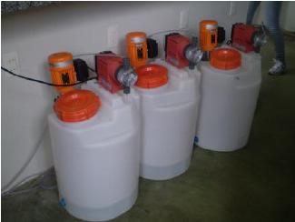 29 Figura 4.12: Foto dos tanques de produtos químicos.