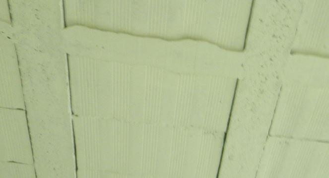 2.4.2.2 Teto falso de madeira Tipo de teto usado nas zonas da