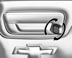 Portas Compartimento de Carga Trava da plataforma de carga Para travar : Gire a chave no sentido anti-horário até que o encaixe da trava esteja na posição horizontal.