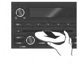 Quando um disco a ser reproduzido já estiver inserido, pressione repetidamente o botão CD/AUX para selecionar a reprodução de CD/MP3.