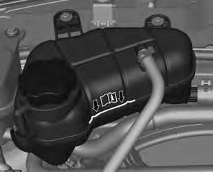 Black plate (12,1) 10-12 Cuidados com o veículo { Atenção Deixe o motor esfriar antes de abrir a tampa. Abra a tampa com cuidado, liberando a pressão lentamente.