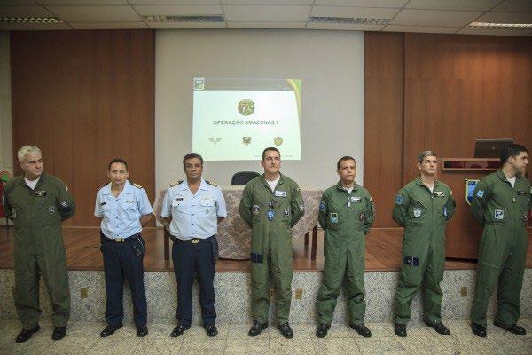 23 Brasil, Colômbia e Peru farão treinamento conjunto de combate a tráfego ilícito Um tráfego aéreo desconhecido é observado nos radares brasileiros sobrevoando a região amazônica.