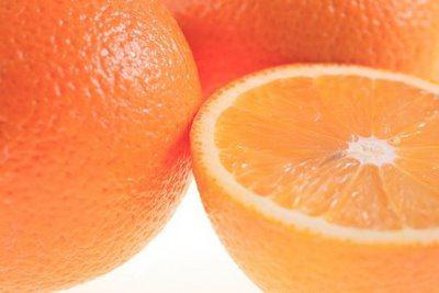 Universidade Estadual Paulista Julio de Mesquita Filho Instituto de Química Isolamento de Substâncias naturais: Extração do limoneno do óleo de laranja-destilação por