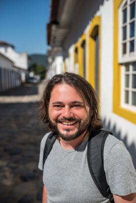 Milton Guran, que também organiza o Encontro Internacional de Fotografia do Rio de Janeiro, o FotoRio, destaca a importância do trabalho de leitura de portfólios que muitas vezes ocorre nesses