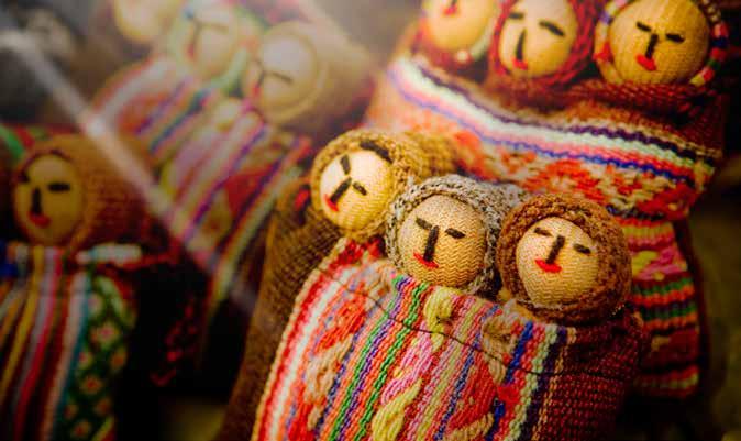 nificência; Recinto de Ouro é seu nome em quechua e sua fastuosidade ainda se sente nas paredes que alguma vez estiveram totalmente revestidas de ouro. Conheceremos também a Igreja de Santo Domingo.