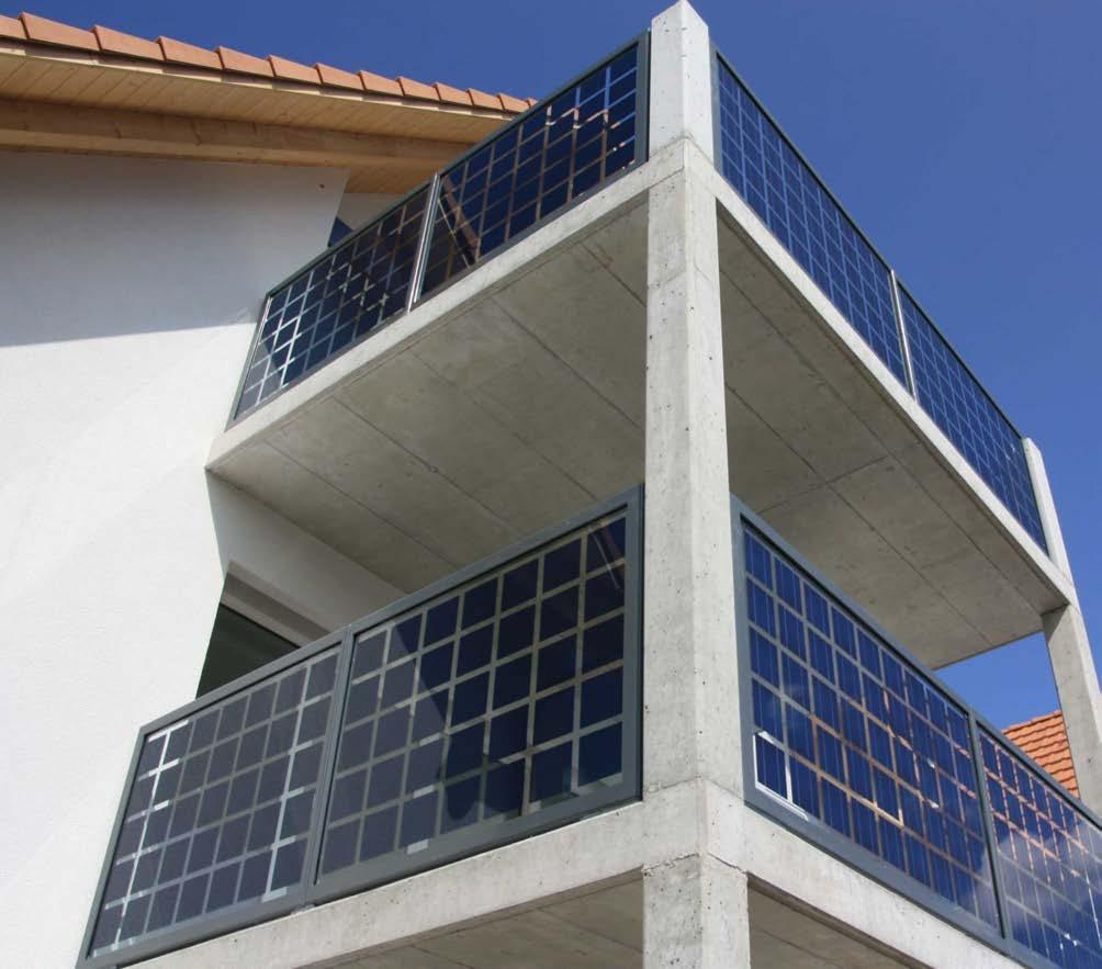 VARANDA Varandas fotovoltaicos permitem tirar o máximo partido desta parte da superfície de um apartamento ou de um edifício exposto à luz solar e, ao mesmo tempo, são uma maneira de melhorar sua