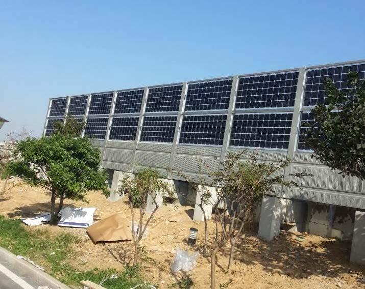 MUROS/BARREIRAS Fotovoltaicos estão se expandindo para novos segmentos de mercado. Um abordagem promissora é a exploração do potencial de integração dos módulos fotovoltaicos em barreiras acústicas.