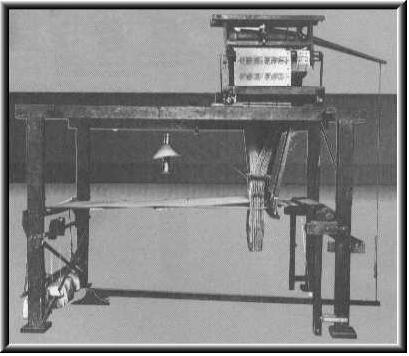 1802 Na França Joseph Marie Jaquard Utiliza cartões perfurados para controlar suas máquinas de