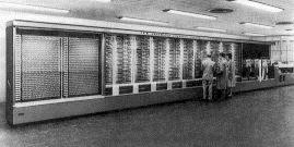 Evolução 1937: primeiro computador eletromecânico: MARK I Construído na Universidade de Harvard, pela equipe do professor Howard Aiken. Usava o sistema decimal. Ajuda financeira da IBM: US$ 500.