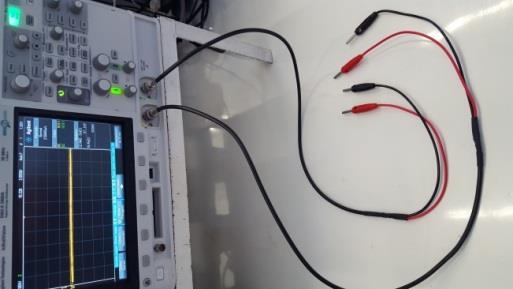 osciloscópio, efetuando-se medições de tensão sobre os mesmos componentes do circuito do item anterior.