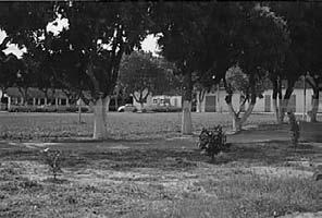 Figura 4 Campo de futebol do CTAIBB com salas ao fundo, década de 1980. Fonte: Acervo Centro de Memória, Campus Bom Jesus, em 2014.