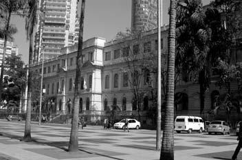 Figura 1 Prédio da antiga Escola Caetano de Campos, fundado em 1894, que desde 1978 abriga a Secretaria da Educação do Estado de São Paulo. Fonte: Acervo SEESP, em 2014.