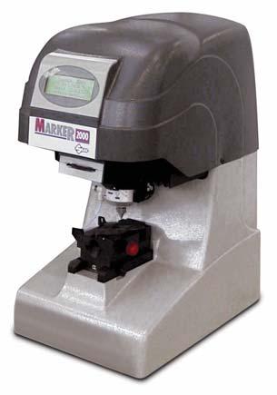 MARKER 2000 Marker 2000 é a primeira máquina electrónica profissional que utiliza um sistema de gravação por micropercussão sem remoção de material, dedicada à marcação de chaves (planas e de duplo