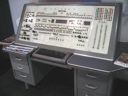 Evolução dos Computadores UNIVAC I Primeiro computador pessoal (1951) Prof.