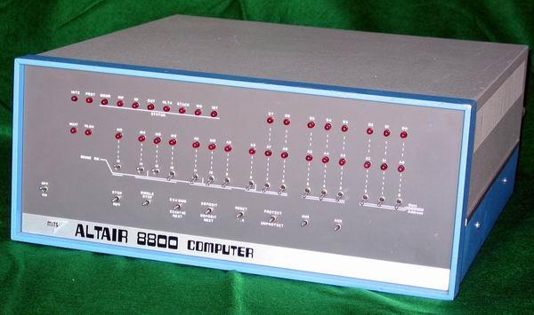 Evolução dos Computadores Altair 8800 (1975) Não tinha monitor nem teclado 256 bytes de RAM!!! Prof.