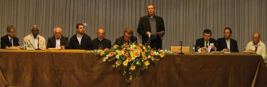 passos da renovação da música litúrgica em Portugal. Vamos continuar. Importantes, na Liturgia, são também todos os que realizam algum serviço em favor da comunidade.