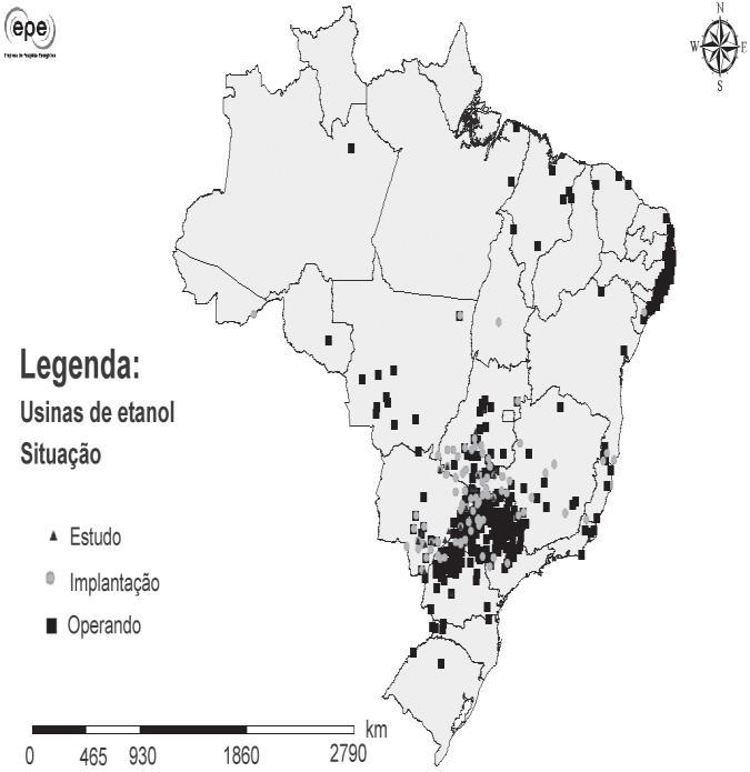 Questão 10. O mapa abaixo mostra a distribuição das usinas que produzem etanol no Brasil De acordo com esse mapa, as usinas em operação concentram-se próximas A) às áreas onde há escassez de gasolina.