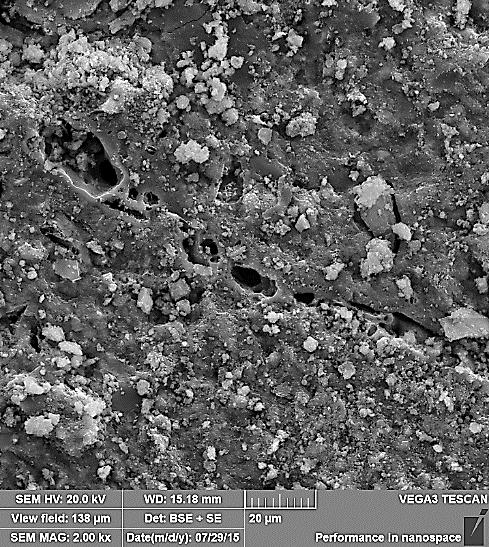 129 (a) (b) (c) EDS 1 EDS 2 kev Figura 57 (a) Micrografia obtida por MEV da amostra extraída da pasta com