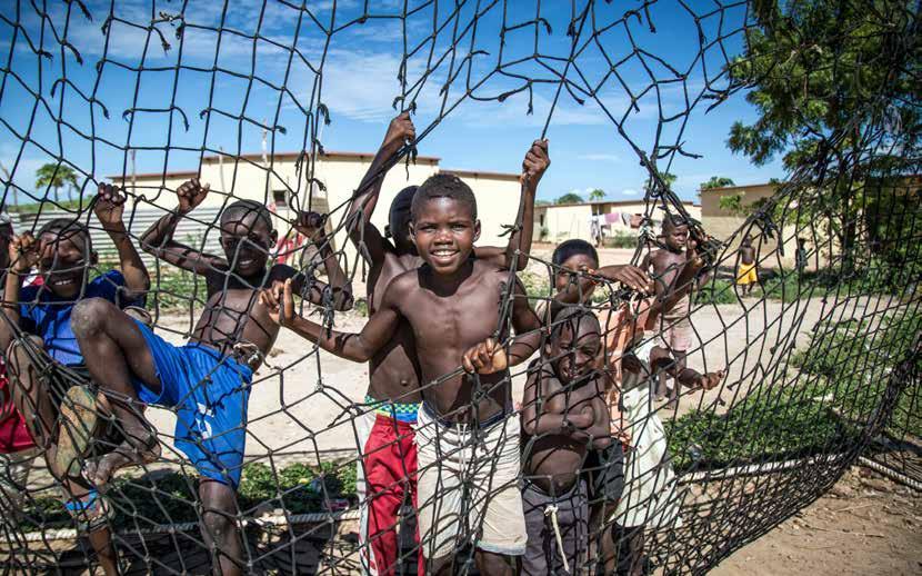 * 25 Anos * Na promoção da cidadania e inclusão social em Angola UNICEF/ANGA2015-0048/Germano Miele Protecção Social no OGE 2016 Com o presente folheto pretende-se partilhar os resultados da análise