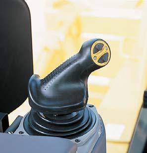 A rotação do motor é determinada por um botão de controle eletrônico de combustível.