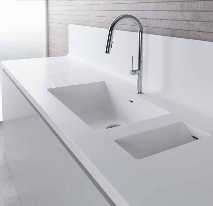 KRION Serie de lavabos y fregaderos hecha con KRION Snow White; que destaca por sus propiedades antibacterias sin aditivos, resistencia, facilidad de limpieza, facilidad de reparación