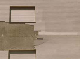 Estes materiais estão sujeitos a variações de temperatura e humidade, à radiação solar e à chuva, especialmente quando aplicados em fachadas.
