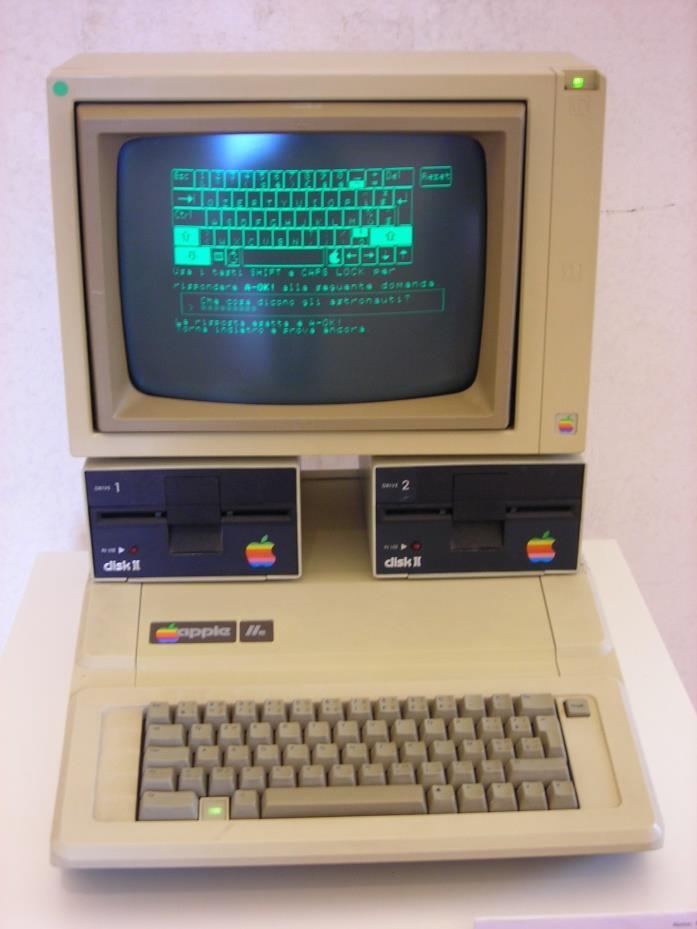 Apple II - 1977 O Apple II, já