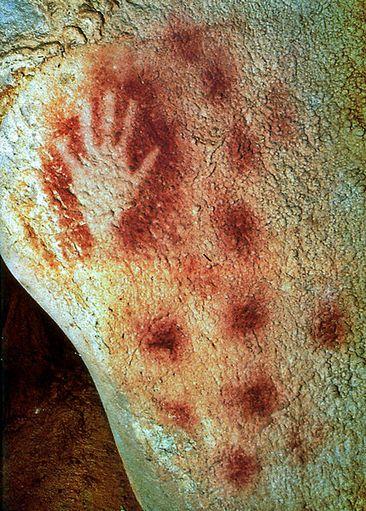 Mãos. Impressão com a técnica da aspersão. c. 20.000 a.c. Pech-Merle, França.