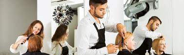 BELEZA CABELEIREIRO ASSISTENTE - 230h Auxiliar na realização de procedimentos de embelezamento e cuidados nos cabelos.