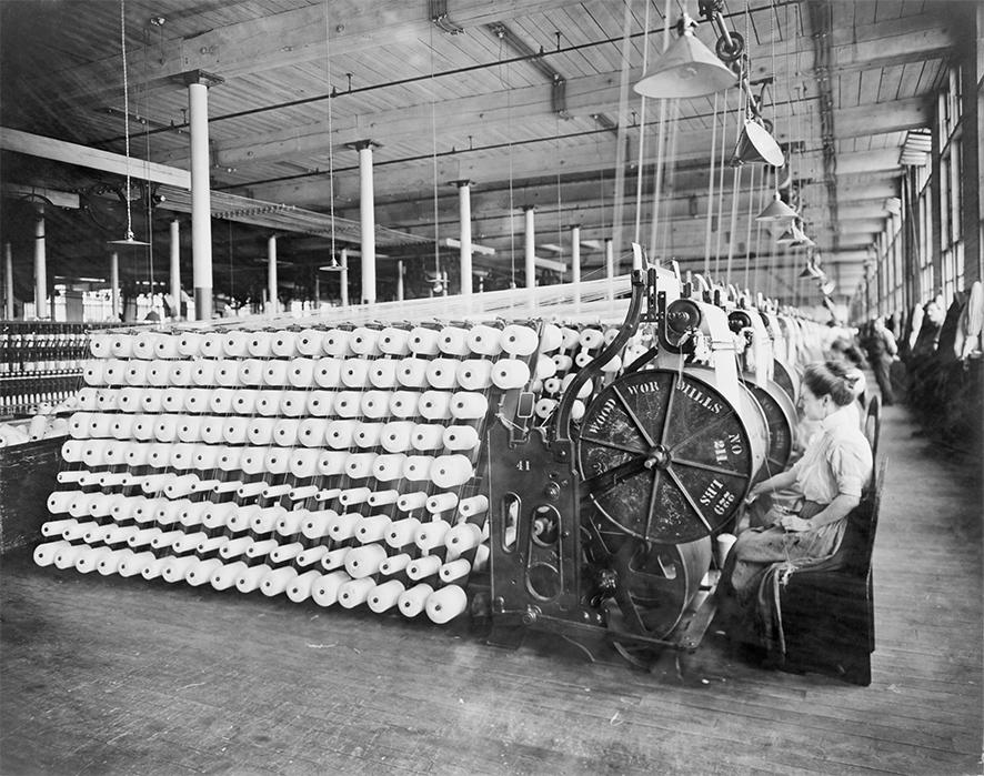 Fonte: Everett Historical / Shutterstock Já a segunda fase, de 1860 a 1914, é marcada pela substituição do vapor pela eletricidade, automatização do maquinário, especialização do trabalhador,