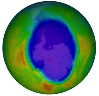 23 No início da década 1980 descobriu-se uma queda acentuada na concentração do ozônio sobre o continente antártico, fenômeno que se convencionou chamar de Buraco da Camada de Ozônio.