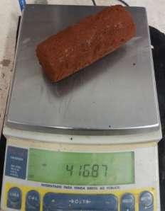 51 6.1.4 Peso específico natural do solo indeformado A medição do peso específico natural de amostras indeformadas (γ nat ) foi feito de forma simplificada, medindo-se corpos de prova de solo