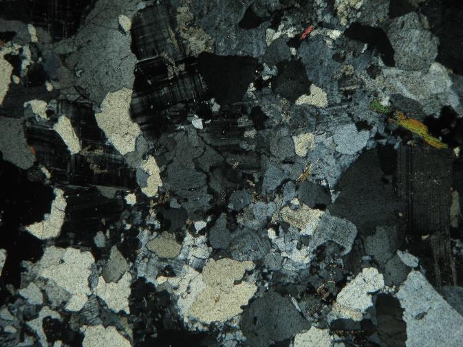 Largura da foto: 10mm Principais amostras: Minerais essenciais (%) Minerais acessórios (%) WF-AM30 Granito no interior da mina WF-AM36 Apófise de granito WF-AM59 Granito no interior da mina WF-AM60