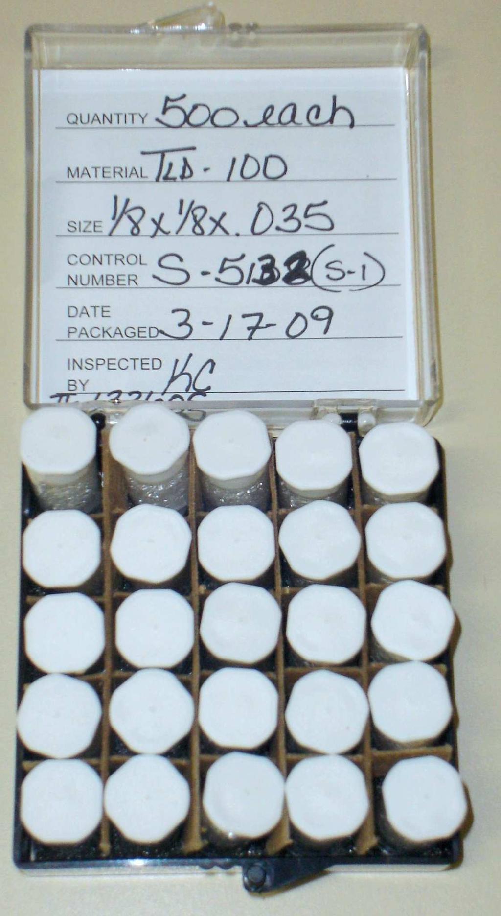 8 - Embalagem comercial contendo as 505 pastilhas virgens de TLD-100 (LiF: Mg, Ti) utilizadas no presente trabalho.